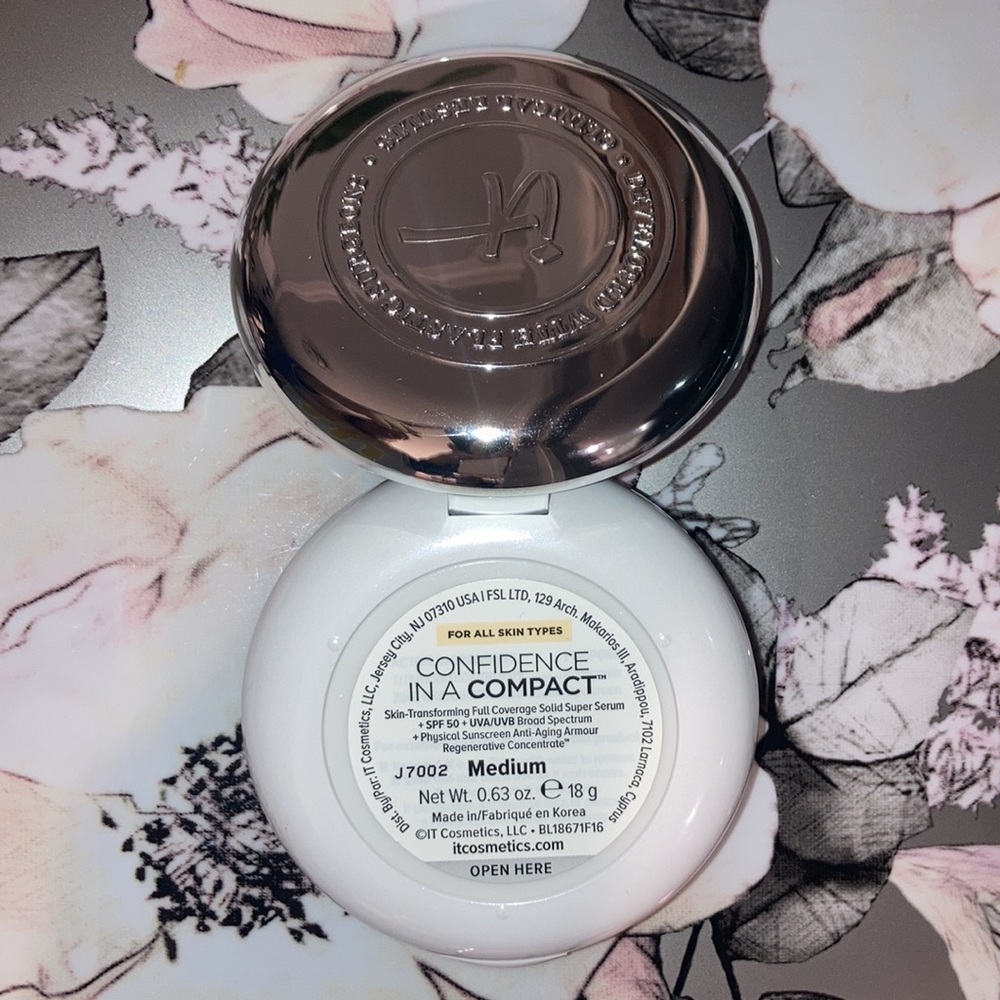 it Cosmetics Confidence in a Compact - Medium